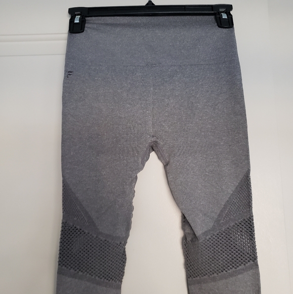 Fabletics Mosaic high waisted 7/8 leggings in grey size XS - Picture 9 of 16